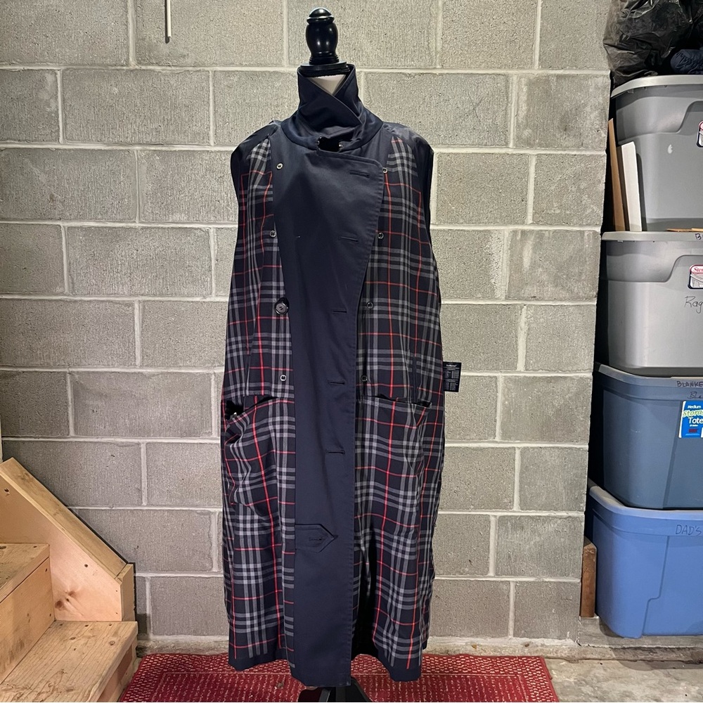 Burberry trench coat. - Picture 9 of 14